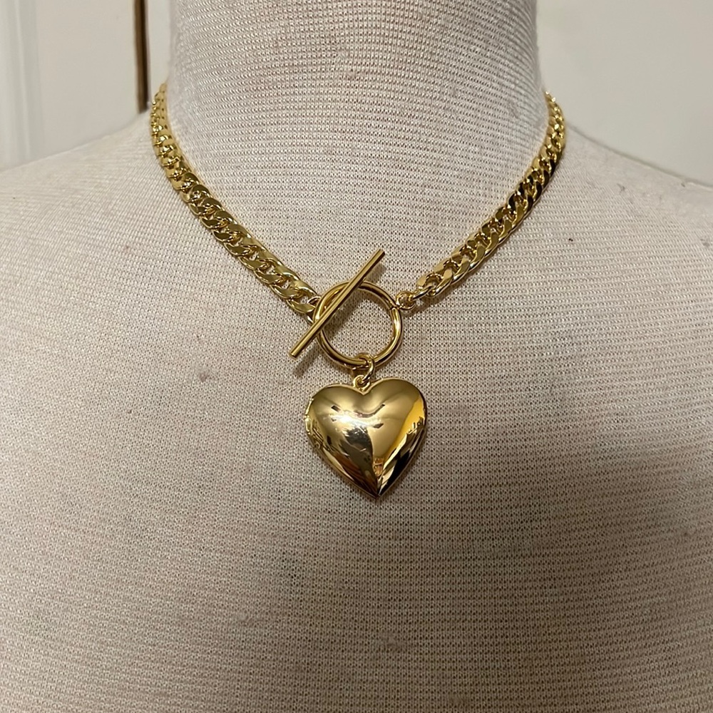 Front close Locket